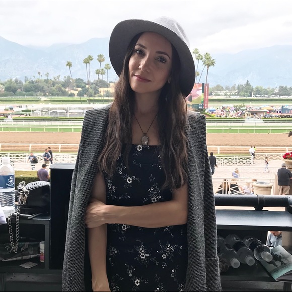 ✨MEET your POSHER✨ - Picture 7 of 9